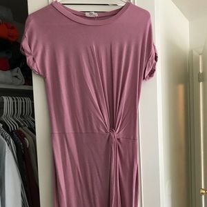 Casual pink dress with knotted waist
